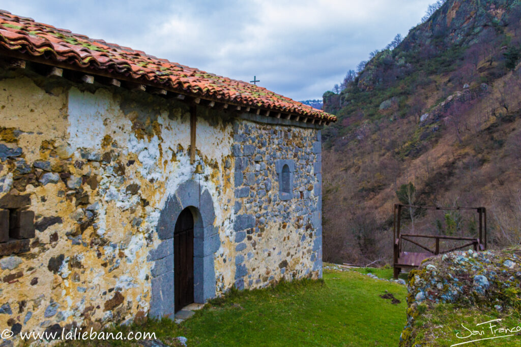 ERMITA DE SAN ROQUE ENTRE VENDEJO Y CALOCA. 