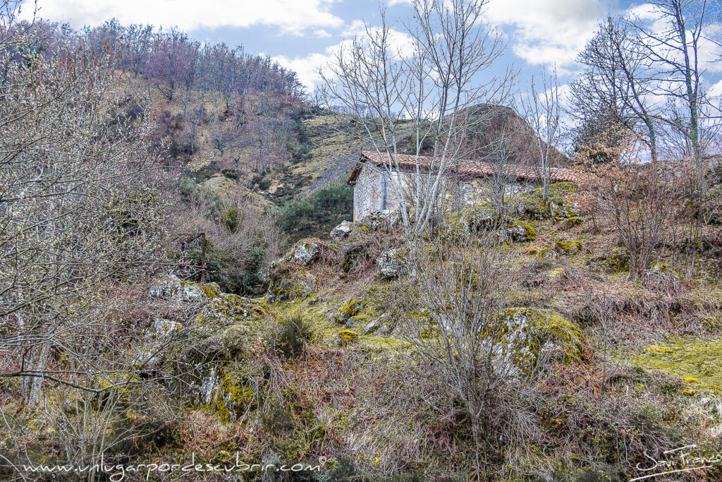 ERMITA DE SAN ROQUE ENTRE VENDEJO Y CALOCA. 